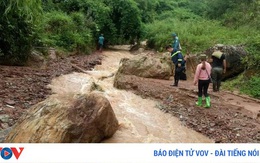 Trượt chân ngã xuống suối, 1 cháu bé tử vong