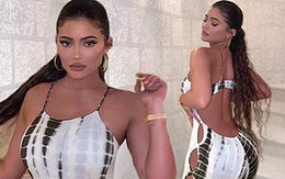 'Hot mom' Kylie Jenner diện bodysuit khoe trọn đường cong