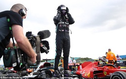 Đua xe F1: Nổ lốp ở vòng đua cuối, Lewis Hamilton vẫn về nhất tại Silverstone