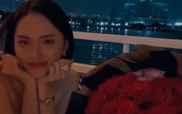 Clip: Hương Giang và Matt Liu vui vẻ đồng thanh "Happy Anniversary", đêm nay là của anh chị rồi nhé!