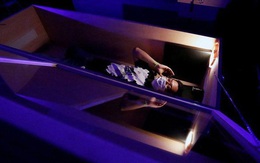 Dịch vụ “nằm quan tài” giải tỏa căng thẳng do Covid-19