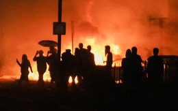 Dân Mỹ biểu tình xuyên đêm, đốt phá nhà cửa và hàng chục ô tô