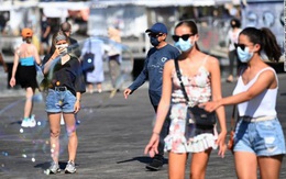 Số ca mắc Covid-19 tăng vọt, châu Âu "sắt đá" với khẩu trang