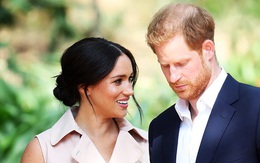 Đúng vào ngày sinh nhật của mình, Meghan Markle bị tố khai gian tuổi tác, lớn hơn Hoàng tử Harry rất nhiều