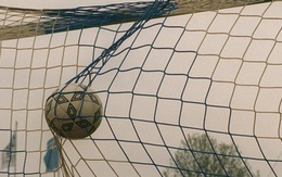 Nghe tin đối thủ có tiếp xúc với người nhiễm Covid-19, đội bóng "vừa đá vừa sợ", để thua với tỷ số khó tin 0-37