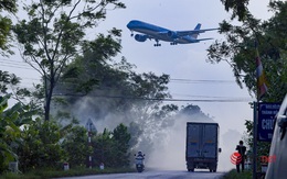 Mùa hun khói ở Hà Nội, máy bay cũng ngán sợ