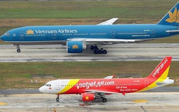 Hình ảnh trái ngược giữa 2 ông lớn hàng không: Trong khi Vietnam Airlines vay thêm hơn 4.000 tỷ đồng thì Vietjet Air lại trả bớt nợ