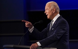 "Kẻ dối trá", "tên hề": Ông Biden gay gắt với ông Trump về vấn đề COVID-19 và dịch vụ chăm sóc y tế
