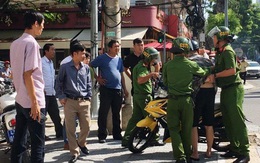 Bị dừng xe kiểm tra, rút dao đâm trọng thương CSGT