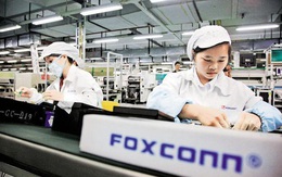 Công nhân Trung Quốc lắp ráp iPhone 12 'xuyên' Trung Thu để kịp ngày ra mắt