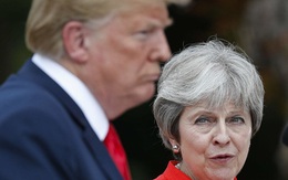 Báo Anh: Tổng thống Trump làm bà May suýt khóc