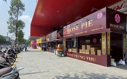 10 kiot bánh Trung thu 'chen chân' đoạn phố 100m, chung cảnh đìu hiu