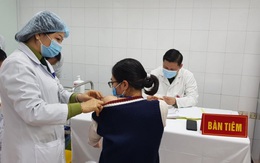 Nữ tình nguyện viên đầu tiên tiêm vắc xin COVID-19 của Việt Nam liều cao nhất