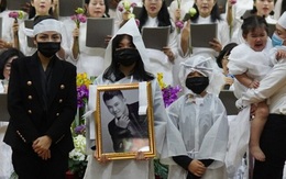 Tro cốt của NS Vân Quang Long đã được đưa về với gia đình ở Việt Nam, lễ an táng sẽ diễn ra trong 2 ngày tới