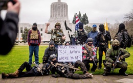 Nhiều bang xuất hiện người biểu tình có vũ trang, an ninh siết chặt trên khắp nước Mỹ