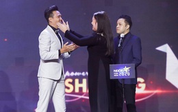 Thanh Duy xúc động cảm ơn NSND Hồng Vân khi nhận giải "Nam ngôi sao phim ảnh"