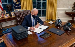 TT Biden bỏ nút gọi nước ngọt trên bàn làm việc của ông Trump
