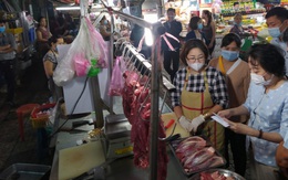 Chợ dân sinh thưa vắng, tiểu thương mong sớm hết dịch Covid-19