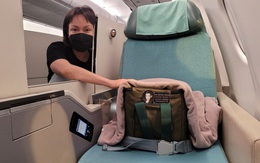 Việt Hương kể hành trình 30 tiếng đưa tro cốt ca sĩ Phi Nhung về Mỹ, nghẹn ngào: "Thương quá Nhung ơi!"