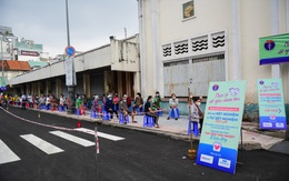 Tiểu thương ở TP.HCM hào hứng đi xét nghiệm Covid-19 miễn phí: "Chỉ trong 10-15 phút là xong"