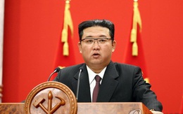 Vừa gây chú ý vì mang vớ đi xăng-đan, ông Kim Jong-un chỉ trích Mỹ