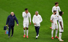 Raphael Varane lỡ trận gặp Leicester City