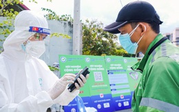 Giữa lúc khốn khó vì Covid-19, tài xế Grab ở TP.HCM bất ngờ nhận được gói bảo hiểm 'An tâm thu nhập'
