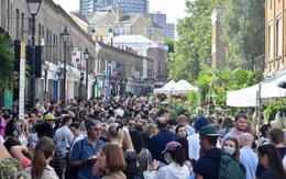 Vì sao Anh có số ca Covid-19 tăng cao sau khi bỏ mọi hạn chế phòng dịch?