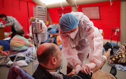 Nhiều nước châu Âu đứng trước ‘tâm bão’ COVID-19