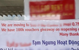 Đi qua đường cô gái giật mình trước biển hiệu quán làm đẹp, chêm 1 từ Tiếng Việt rõ tức cười