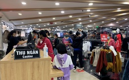 Hà Nội: Hàng thời trang chỉ vài nơi đông khách, mở cửa chỉ để... ngắm phố