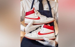 Bỏ hơn 1 triệu USD mua đôi giày Nike cũ