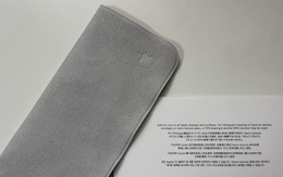 Cận cảnh miếng giẻ lau 19 USD của Apple: Không rõ chất liệu, hộp đựng khá lớn, có tên tiếng Việt trên bao bì
