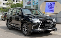 Cư dân mạng xót xa nhìn số tiền phải trả khi bơm đầy bình xăng Lexus LX 570 Super Sport