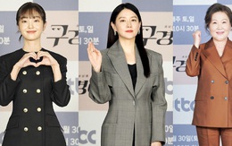 “Dae Jang Geum” Lee Young Ae lâu lắm mới dự sự kiện: Visual tuổi 50 của quốc bảo nhan sắc đè bẹp “vương hậu” khoe chân dài