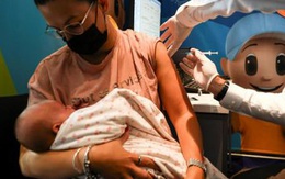 Dân Israel tiêm đủ 2 liều vẫn bị tước hộ chiếu vắc-xin?