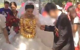 Cô dâu "gồng mình" đeo 60 vòng vàng trong ngày cưới