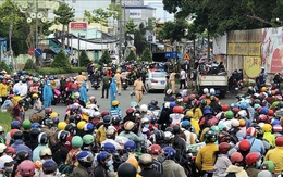 Phát hiện nhiều công nhân lột vỏ tôm mắc Covid-19