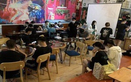 Hà Nội: 17 khách ngồi uống nước trong quán bất chấp dịch Covid-19 bị phạt 30 triệu đồng