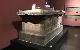 Khai quật cổ mộ nghìn năm, lời nguyền trên quan tài khiến đoàn khảo cổ phát hoảng