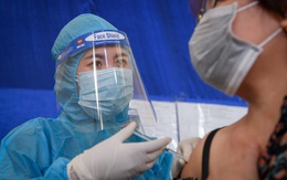 Ngày 9/10, cả nước có thêm 4.513 ca COVID-19 mới, trên 51 triệu người đã tiêm 1 liều vắc xin