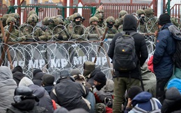 Bạo lực bùng phát, người di cư Belarus vượt rào bị vòi rồng Ba Lan đáp trả