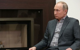 Tổng thống Putin vừa tiêm mũi 3 vừa tình nguyện thử vắc-xin Covid-19 mới