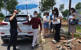 Bán vàng chạy theo ‘sốt đất’, nhà đầu tư lâm cảnh ‘tiến thoái lưỡng nan’