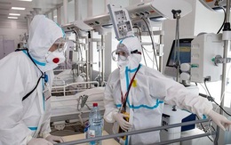 Bệnh viện Nga mời người hoài nghi vắc xin đến thăm khu điều trị bệnh nhân COVID-19 nặng