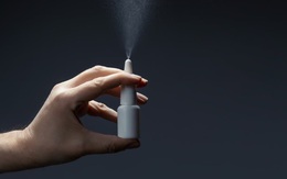 Tổng thống Nga thử nghiệm vaccine COVID-19 dạng xịt mũi