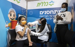 Israel tính tiêm mũi vaccine thứ 4 do lo ngại làn sóng COVID-19 mới