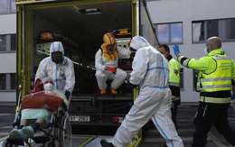 CH Czech: Quán bar, nhà hàng phải đóng cửa sớm, Tổng thống nhập viện vì COVID-19