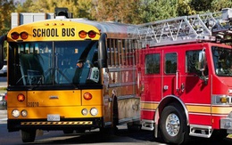 Vì sao xe cứu hỏa màu đỏ còn xe buýt trường học màu vàng, dù đều là xe ưu tiên: Câu hỏi trẻ con khiến 50 doanh nhân 'cứng họng', nhưng là mấu chốt thành công trong kinh doanh