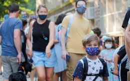 Chuyên gia y tế Mỹ: Thế giới không thể xóa sổ COVID-19